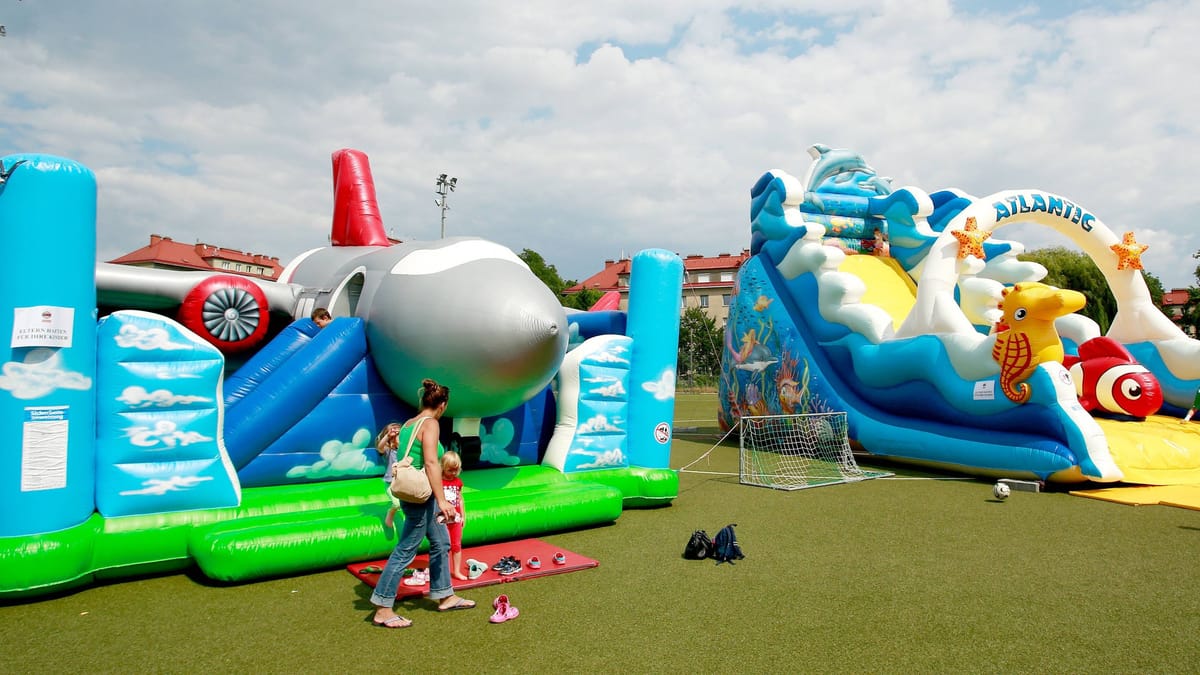 Familientragödie in Frankreich Vater stirbt bei Besuch einer Hüpfburg