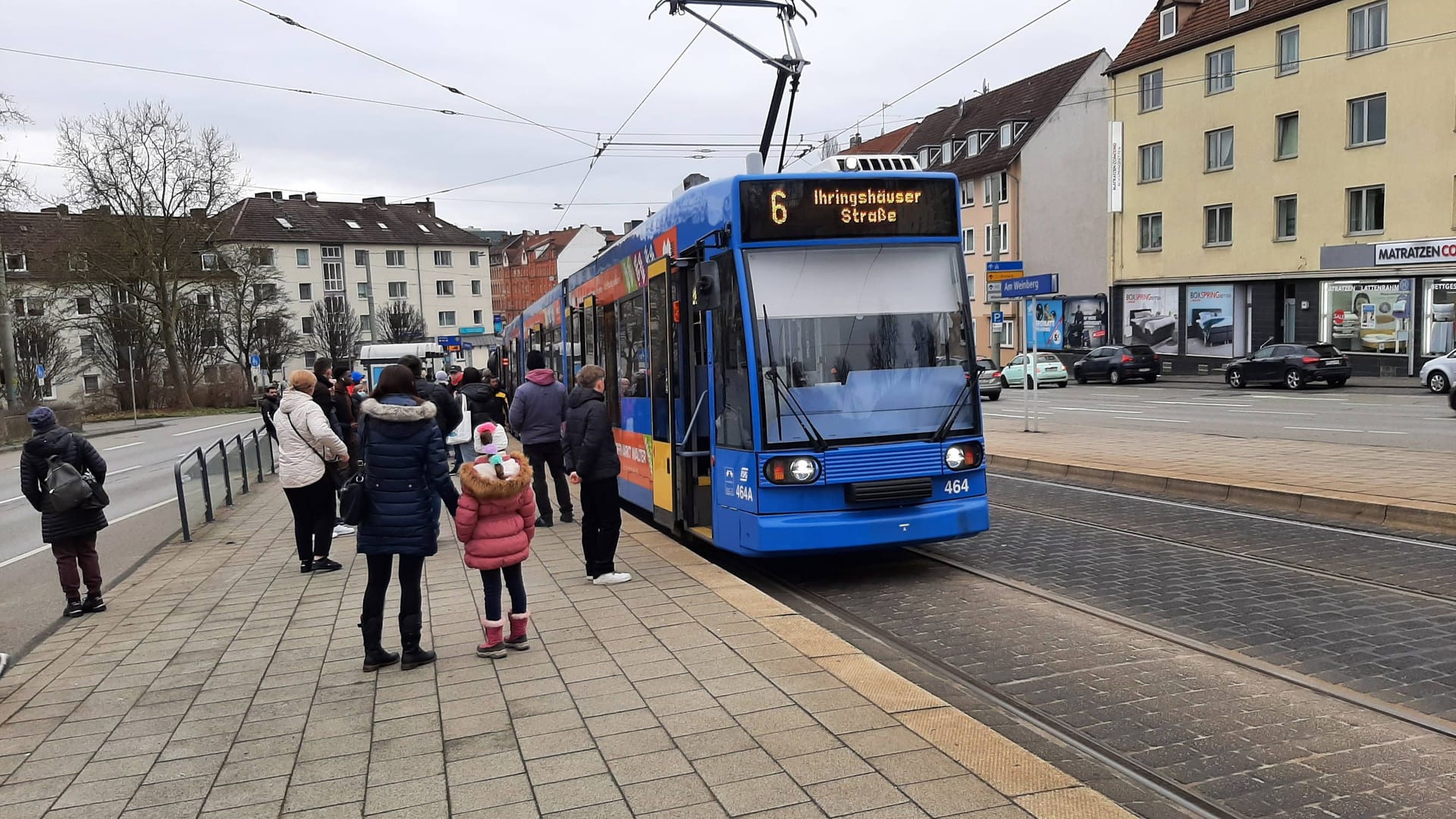 Eine Straßenbahn in Kassel (Archivbild): Die Polizei erwartet hohen Sachschaden.