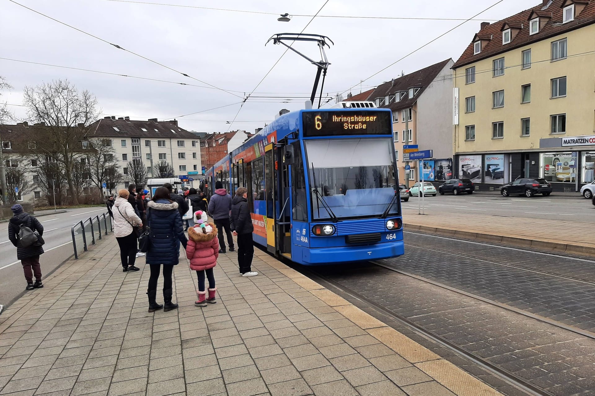 Eine Straßenbahn in Kassel (Archivbild): Die Polizei erwartet hohen Sachschaden.