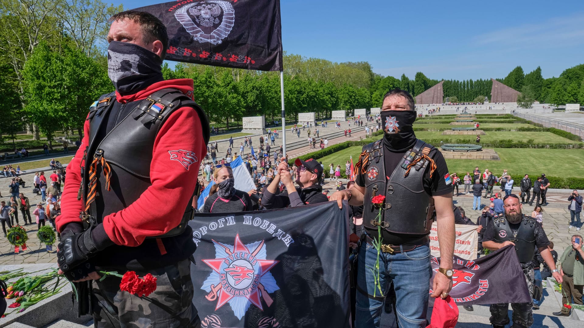 Die "Nachtwölfe" 2020 in Berlin (Archivbild): Dieses Jahr sind Motorradfahrer aus Sachsen nach Berlin unterwegs.