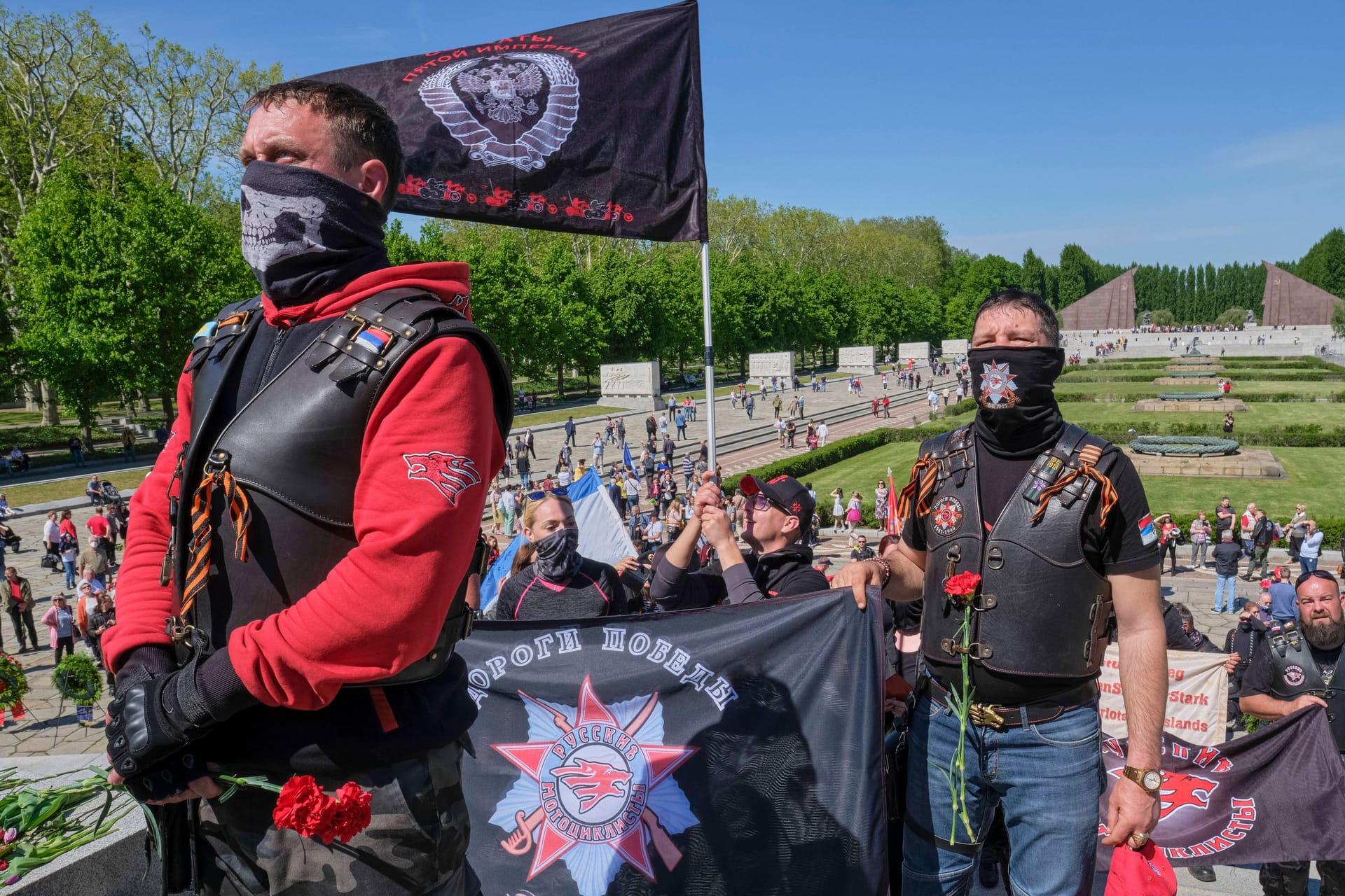 Die "Nachtwölfe" 2020 in Berlin (Archivbild): Dieses Jahr sind Motorradfahrer aus Sachsen nach Berlin unterwegs.