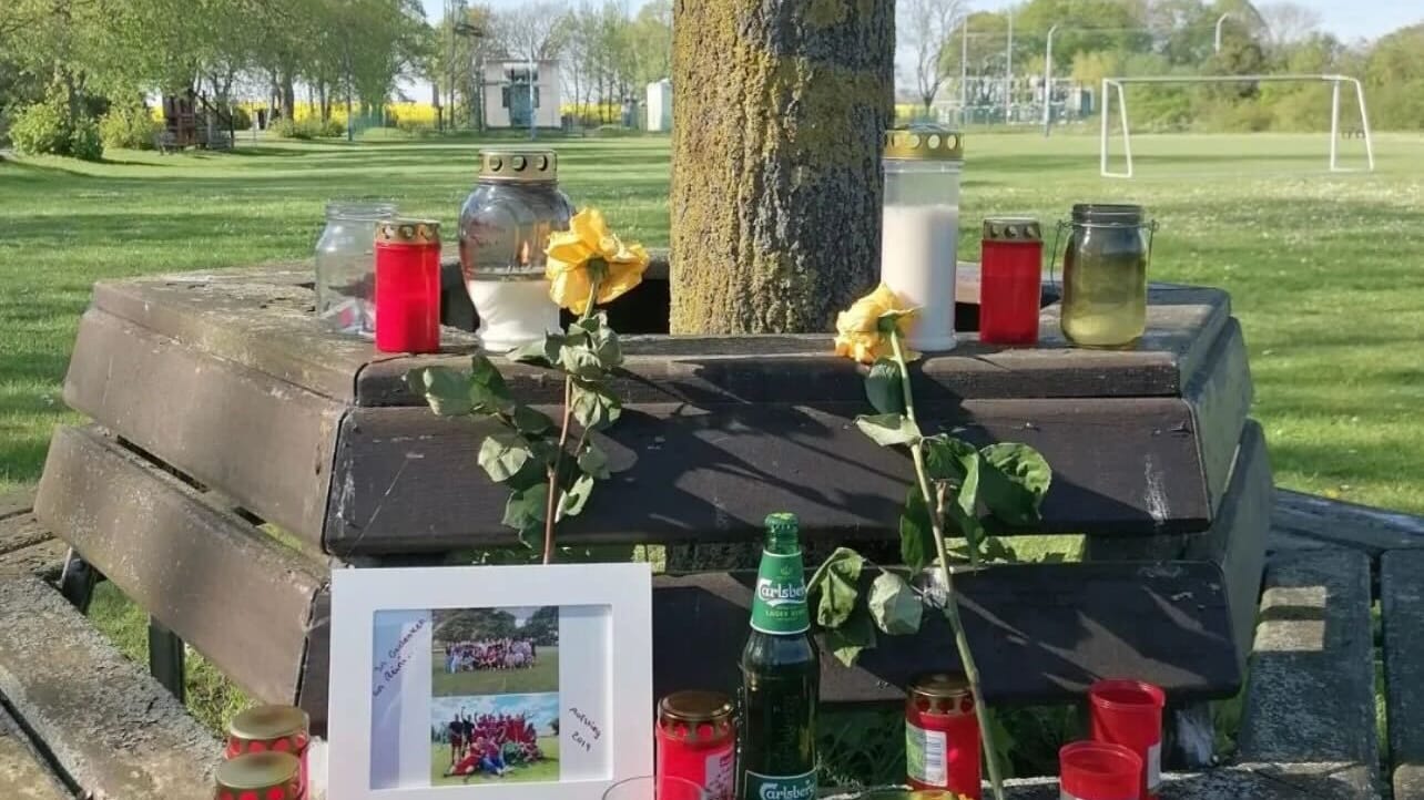 Tiefe Trauer: Ein Foto in der Instagram-Story von Einheit Kenz erinnert an den verstorbenen Spieler. (Quelle: instagram.com/sg_einheit_kenz)