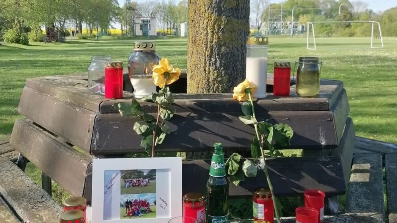 Tiefe Trauer: Ein Foto in der Instagram-Story von Einheit Kenz erinnert an den verstorbenen Spieler. (Quelle: instagram.com/sg_einheit_kenz)