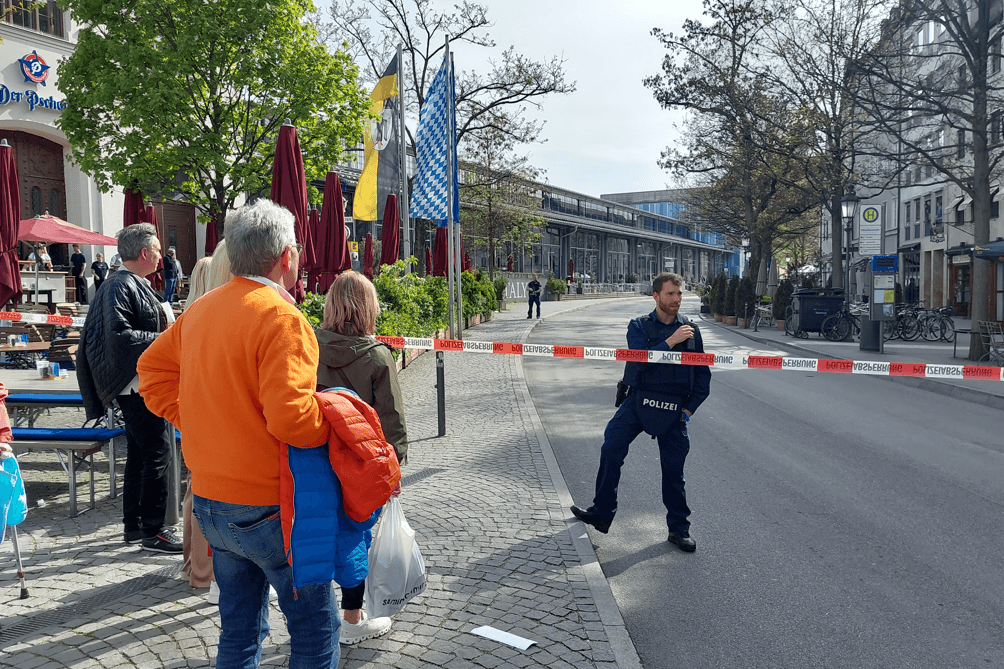 Der Bereich rund um die Münchner Schrannenhalle am Viktualienmarkt ist derzeit gesperrt: Noch ist die Lage undurchsichtig.