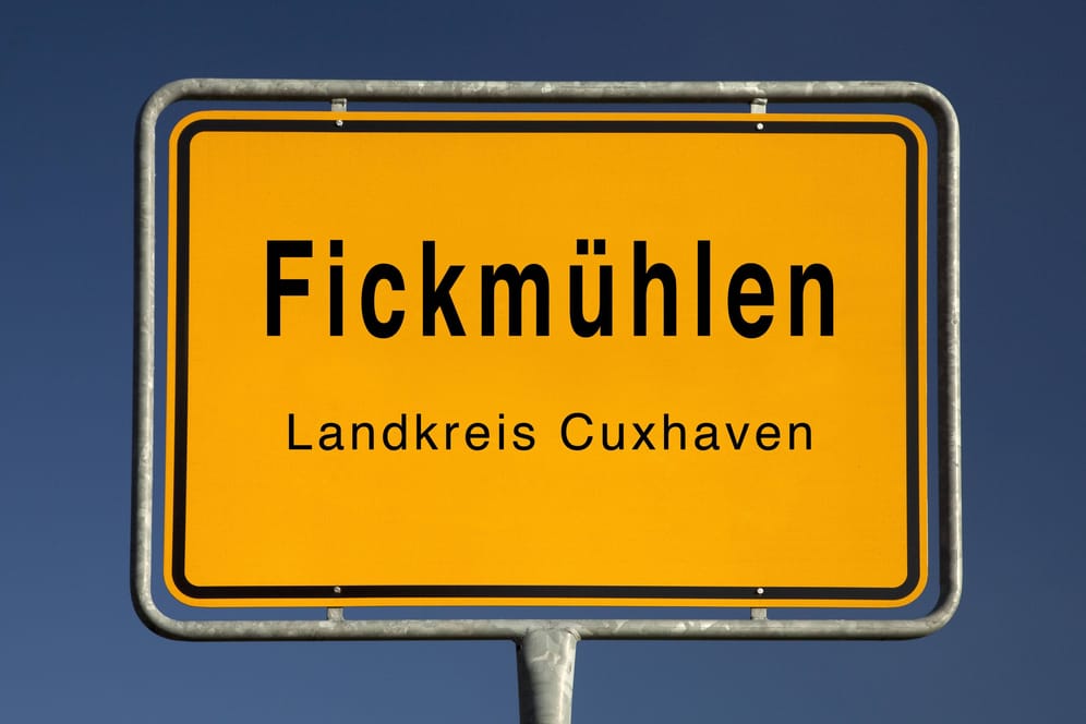 Ortseingangsschild von Fickmühlen im Landkreis Cuxhaven: Die Orte Flögeln und Drangstedt sind gleich nebenan.