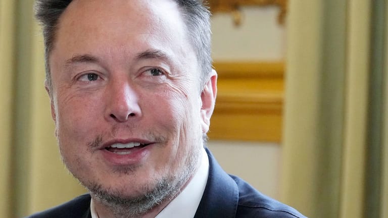 Elon Musk: Er hat im Mai 2023 seinen Rückzug als CEO von Twitter angekündigt.