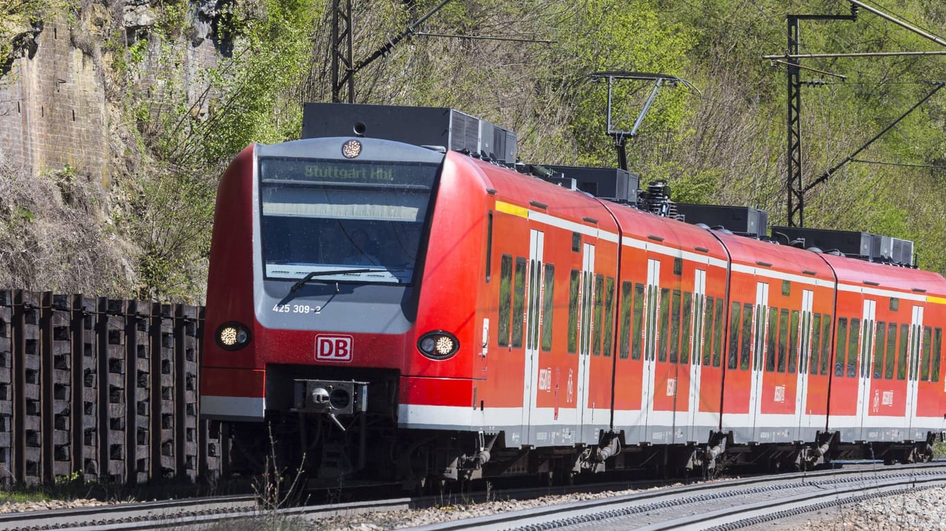 Ein Regionalzug zwischen Stuttgart und Ulm: Bei Tübingen kam es zu einem Unfall.