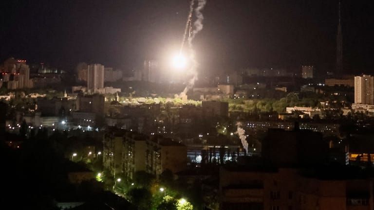 Nächtlicher Raketenangriff auf Kiew (Archivbild): Bürgermeister Vitali Klitschko sprach von einem Großangriff.