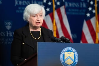 Janet Yellen (Archivbild): Die Finanzministerin der USA hat einen neue Prognose abgegeben, wann die USA pleite sein könnte.