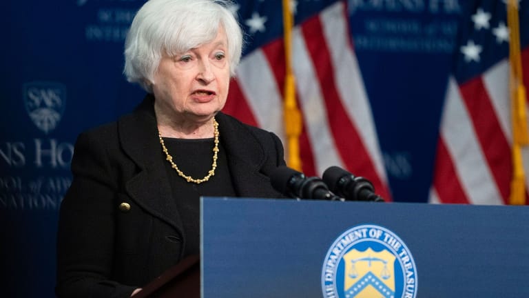 Janet Yellen (Archivbild): Die Finanzministerin der USA hat einen neue Prognose abgegeben, wann die USA pleite sein könnte.