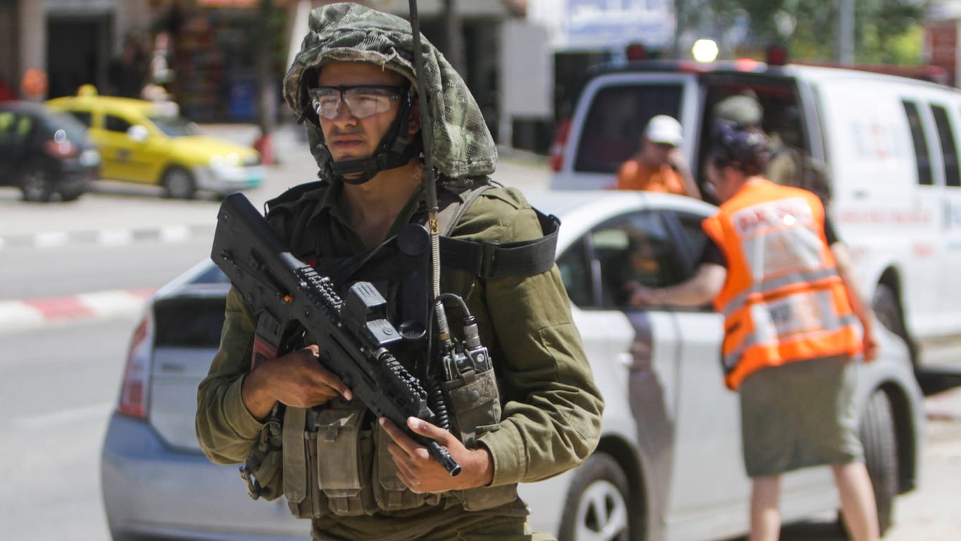 Ein israelischer Soldat im besetzten Westjordanland (Symbolbild): In einer israelischen Zeitung erschien ein Artikel, in dem ein Autor die "Auslöschung Palästinas" fordert