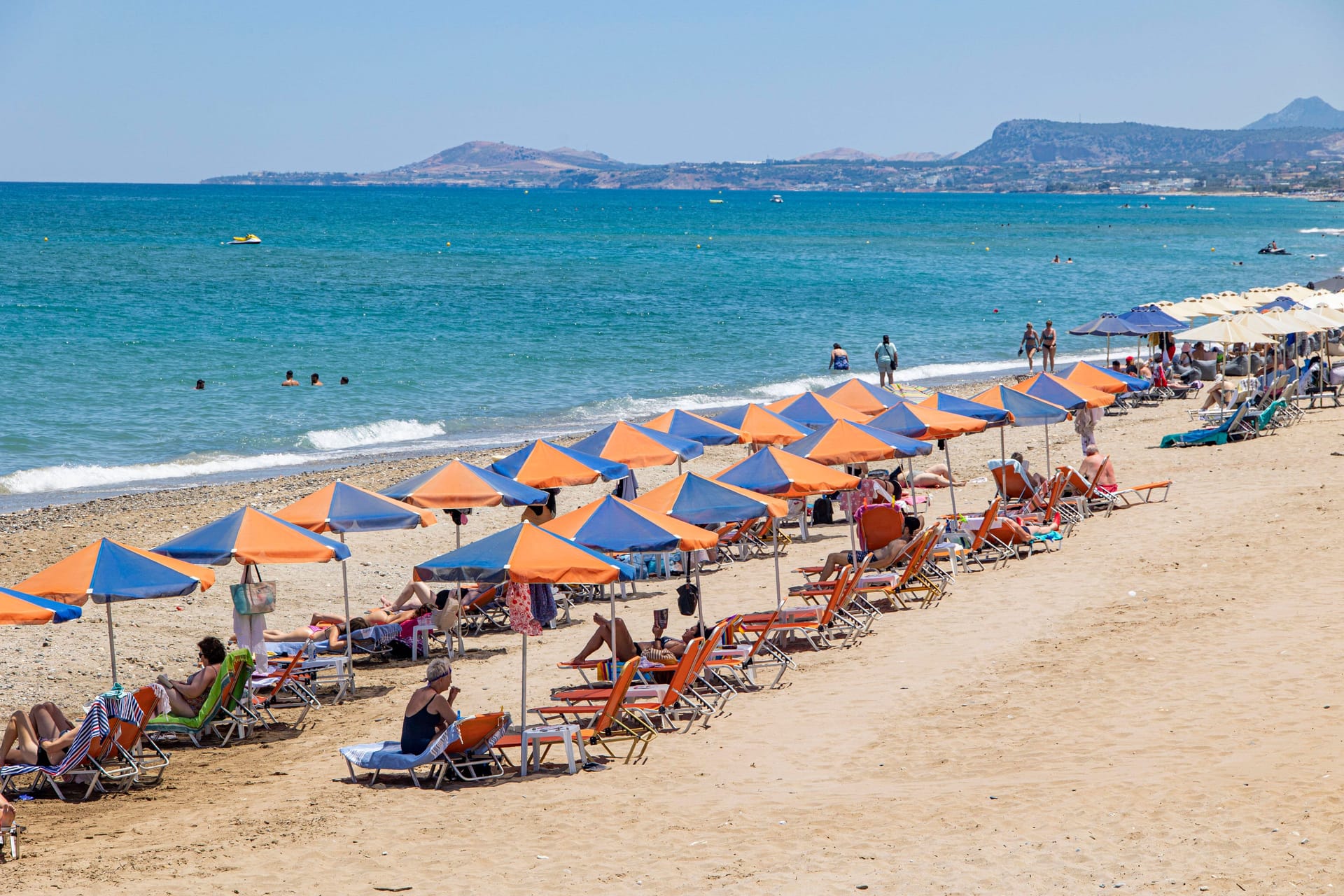 Touristen auf Kreta (Archivbild): Ein Erdbeben der Stärke 5,1 war zu spüren.