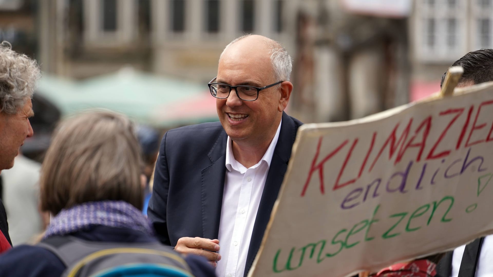 Andreas Bovenschulte bei einer Wahlkampfveranstaltung (Archivfoto): Der heute 57-Jährige studierte Jura und trat bereits mit 19 Jahren in die SPD ein.