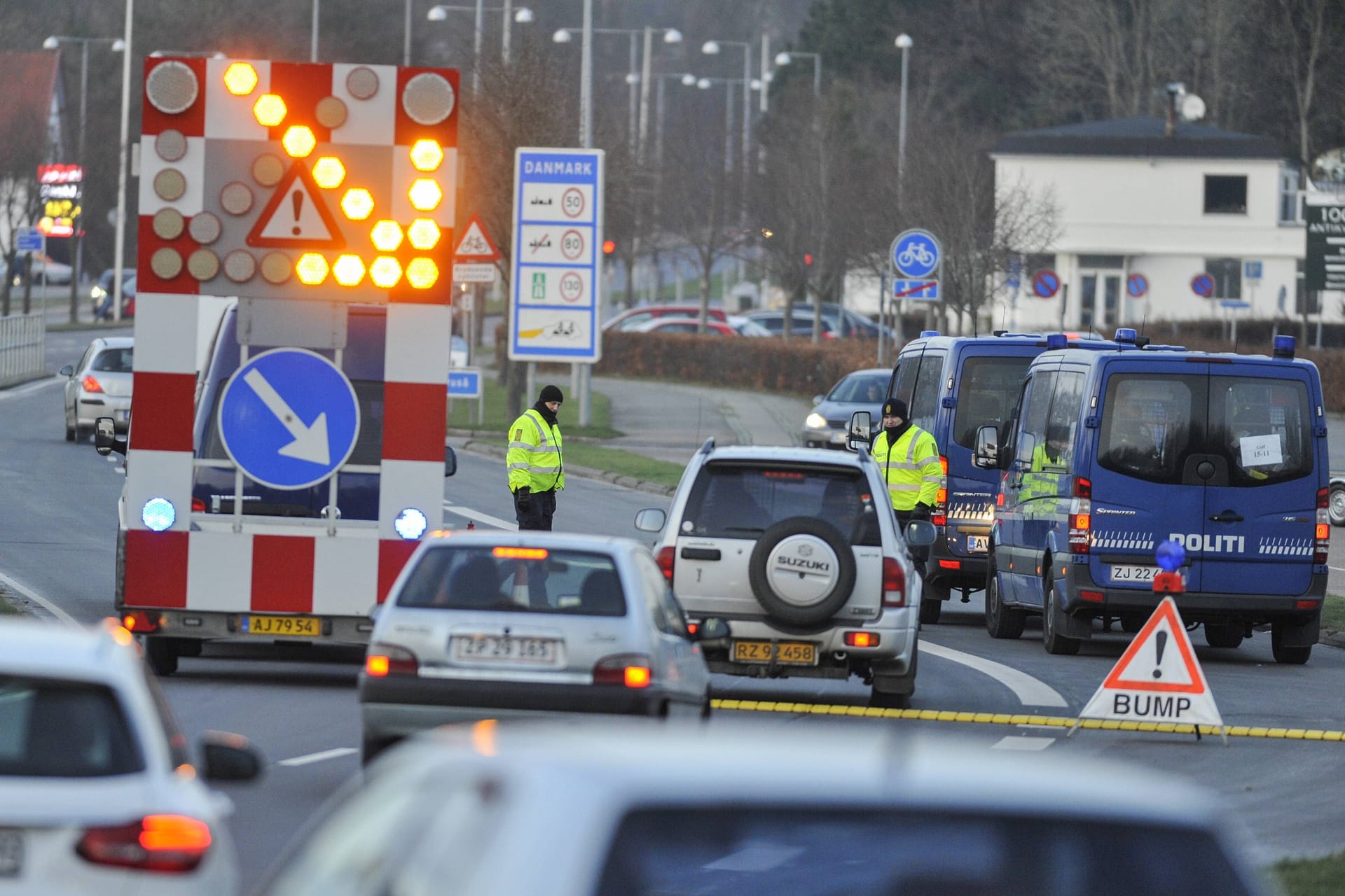 Dänische Grenzkontrolle Kontrolle an der deutsch-dänischen Grenze bei Flensburg: Die 24-stündige Präsenz soll hier fallen.