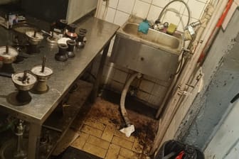 Verdreckte Küche in Tempelhof-Schöneberg: Laut "Tagesspiegel" wurden in diesem Lokal auch heimlich Shisha-Pfeifen verkauft.