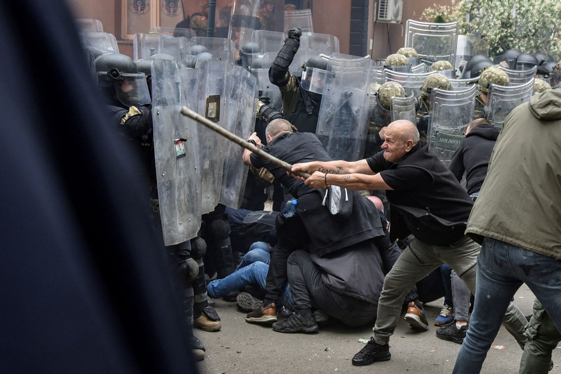 NATO Kosovo Force (KFOR) soldiers clash with local Kosovo Serb protesters in the town of Zvecan