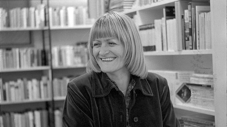1975: Alice Schwarzer mit 33 Jahren bei einem Interview.