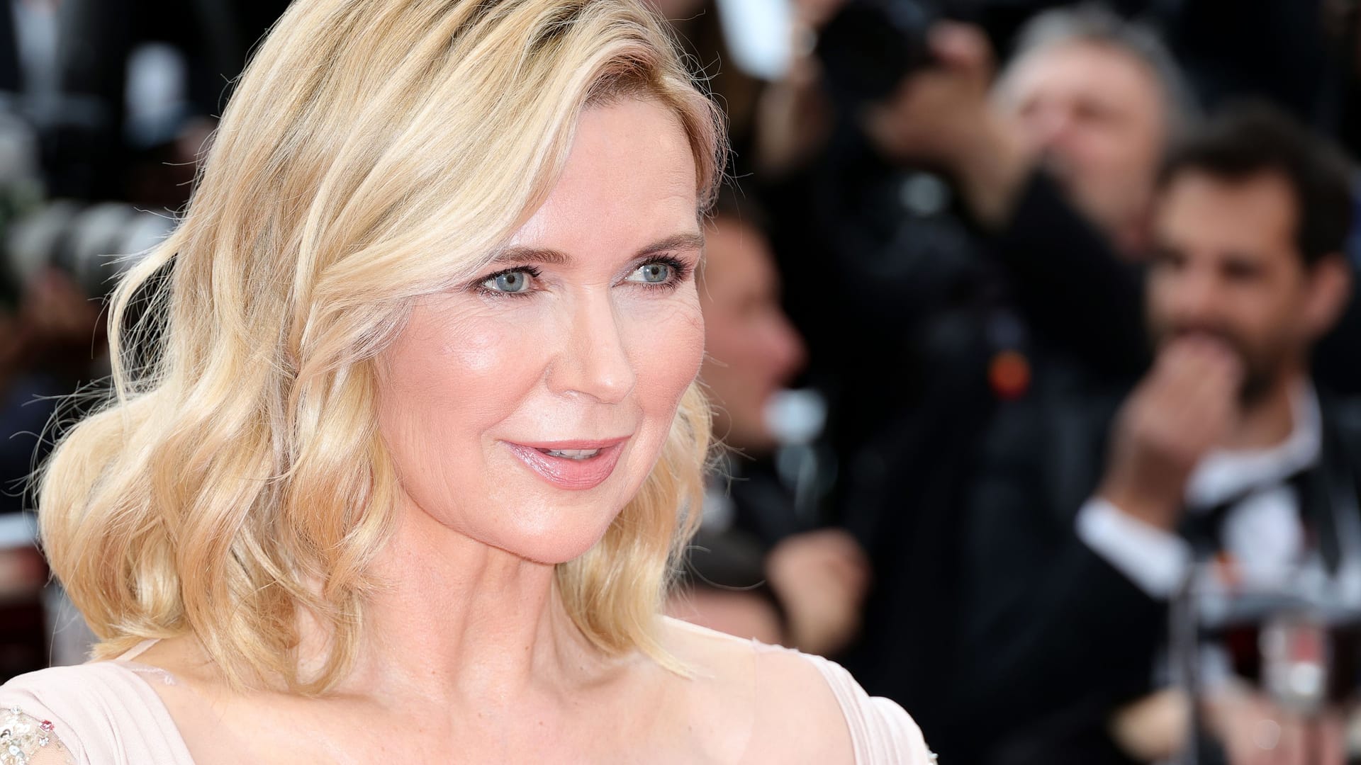 Veronica Ferres: Die Schauspielerin besucht das berühmte Filmfestival in Frankreich.