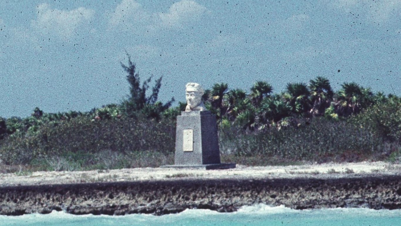 Die Büste auf der Ernst-Thälmann-Insel: Ein Stück DDR in der Karibik.