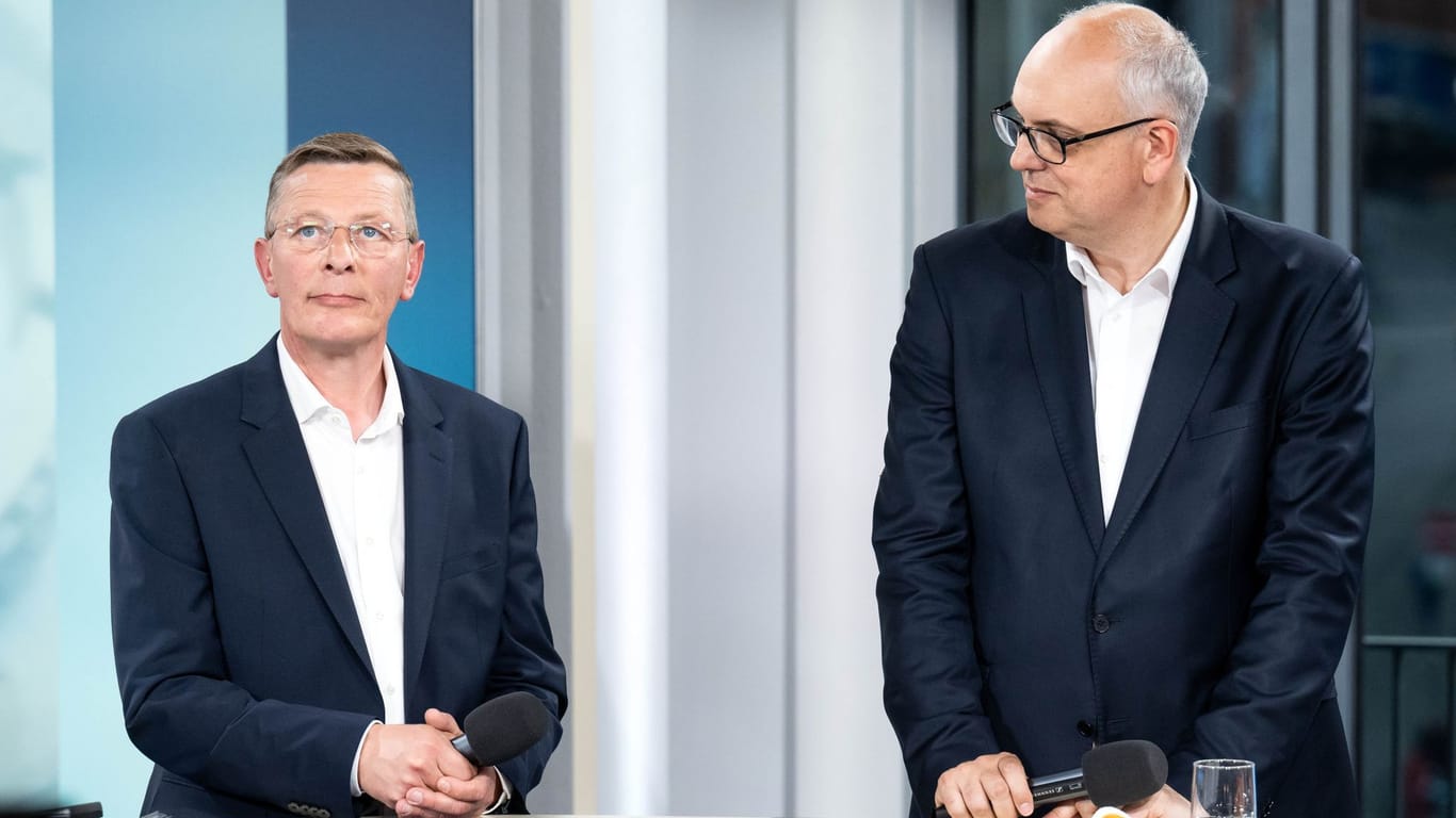 Kontrahenten unter sich: Andreas Bovenschulte (r), Spitzenkandidat der SPD in Bremen, und Frank Imhoff, Spitzenkandidat der CDU.