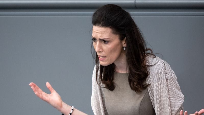 Nicole Bauer spricht im Bundestag: Die Immunität der FDP-Abgeordneten wurde aufgehoben.