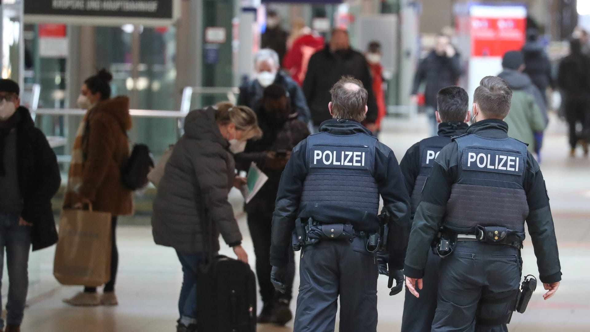 Hauptbahnhof Hannover: Für den Vatertag hat die Bundespolizei ein Verbot erlassen.