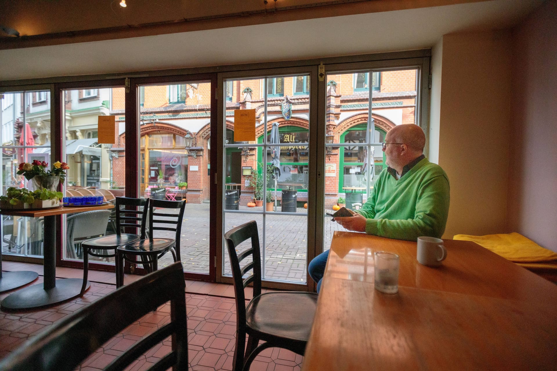 Dietmar Engel im Café Konrad (Archivbild): Der Gastwirt hat eigenen Angaben zufolge Steuern hinterzogen und wurde deshalb erpresst.