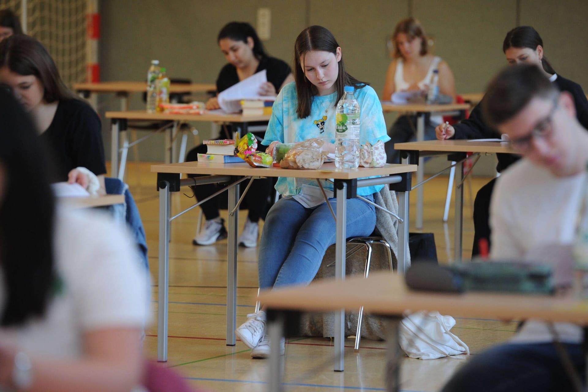 Abiturprüfung (Archivbild): 19 Schülerinnen und Schüler sind von dem Diebstahl betroffen.