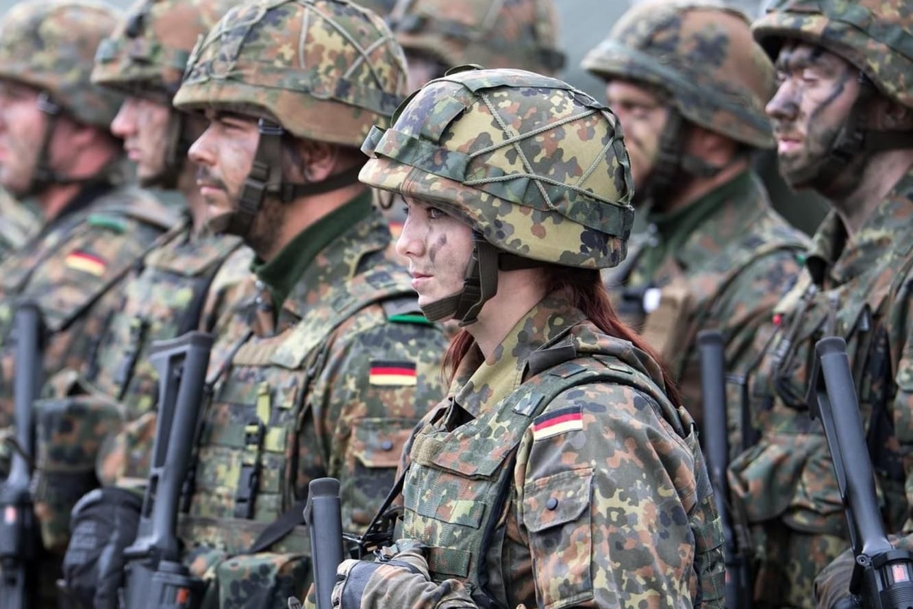 Bundeswehr-Soldaten in Litauen: "Frau Högl, die Unterhosen sind jetzt da."