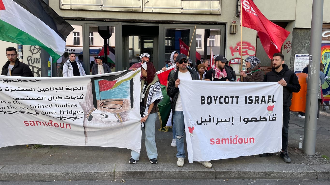 Anti-Israel-Banner in Neukölln