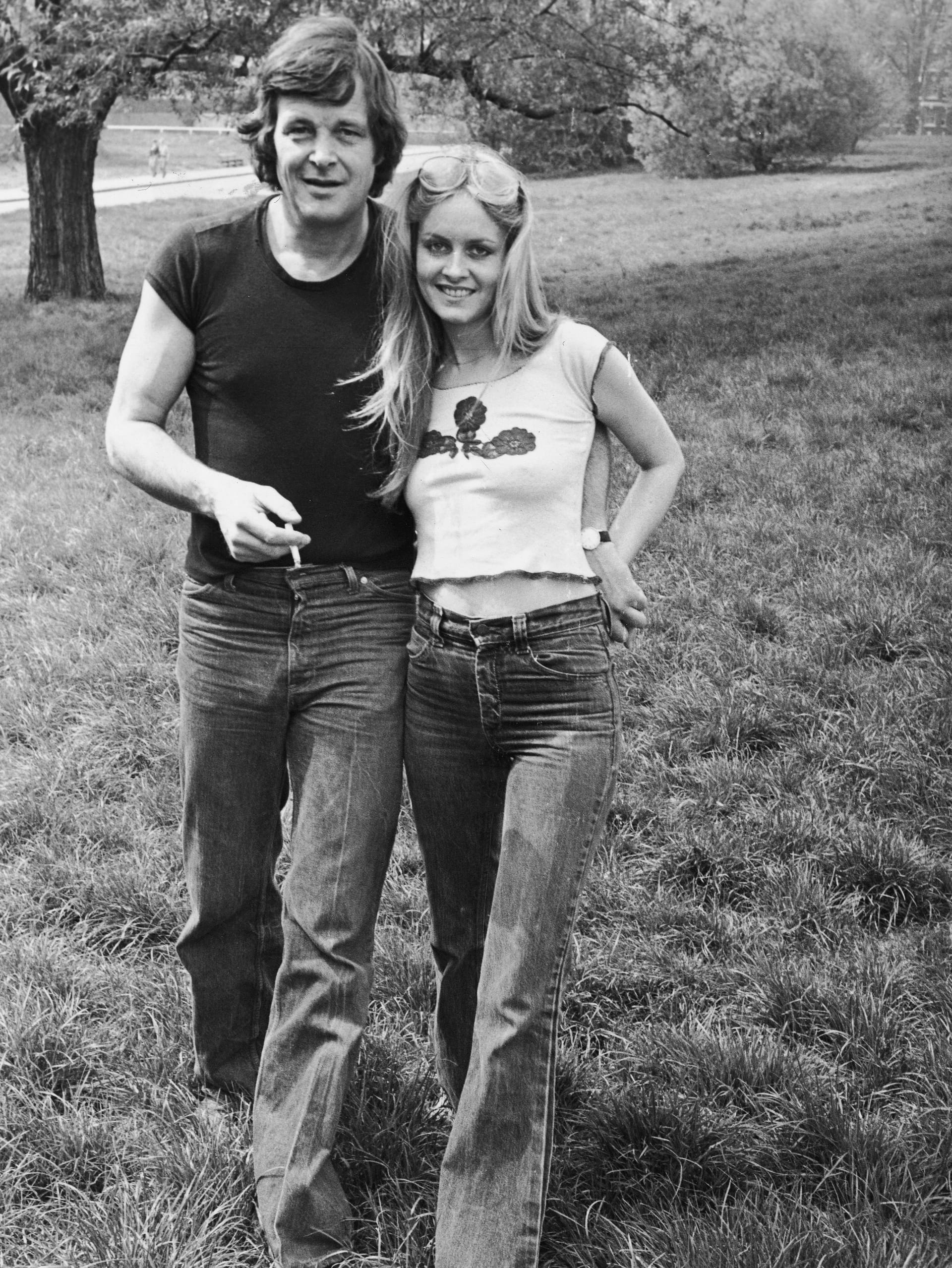 Twiggy mit ihrem Ehemann Michael Witney 1976.