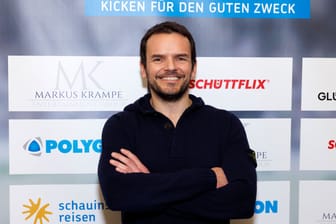 Steffen Henssler bei einem Pressetermin: Der TV-Koch hat nun eine Filiale von "Happi by Henssler" in der Wedekindstraße in Hannover.