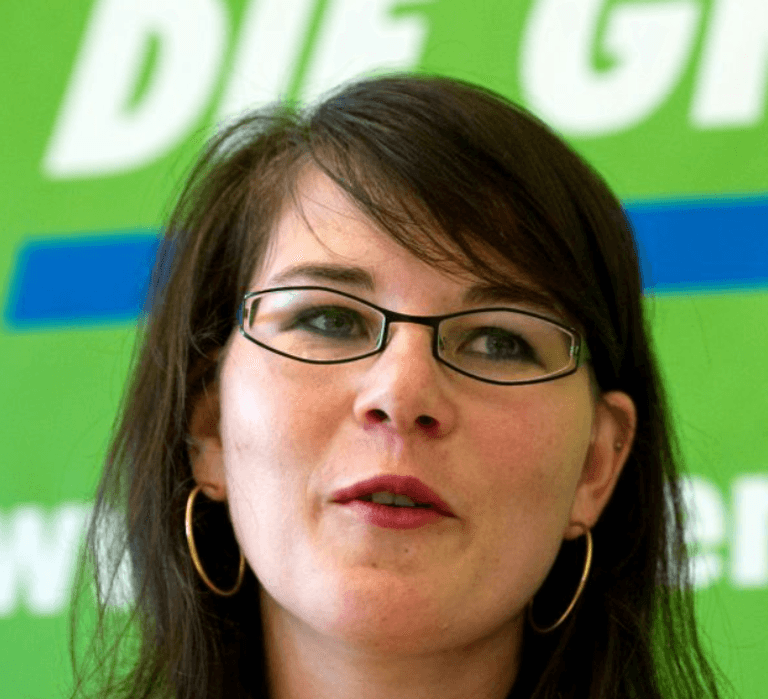 Annalena Baerbock 2009: Mit 28 trug die heutige Außenministerin Brille und Pony.