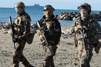 Französische Soldaten (Symbolbild): Frankreich hat erstmals eine Hyperschallrakete getestet.