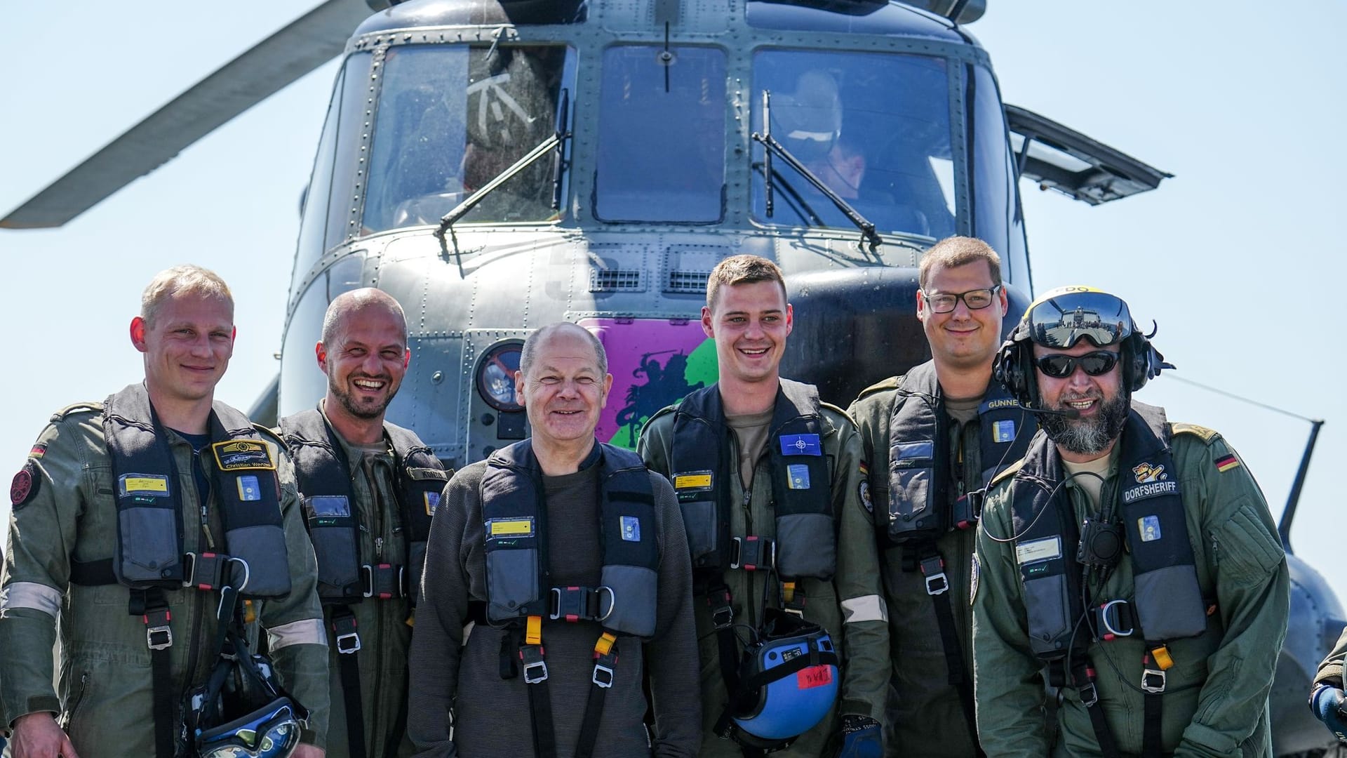 Bundeskanzler Scholz besucht Deutsche Marine