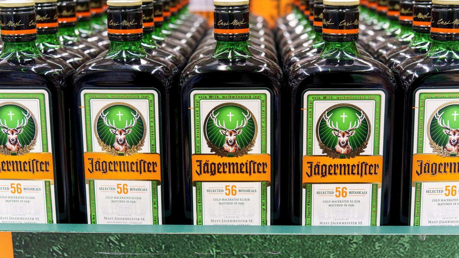 Jägermeister-Flasche: Der deutsche Kräuterlikör bekommt Konkurrenz in Russland.