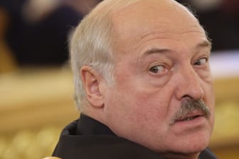 Der belarussische Präsident Alexander Lukaschenko profitiert vom innerrussischen Konflikt (Archivbild).