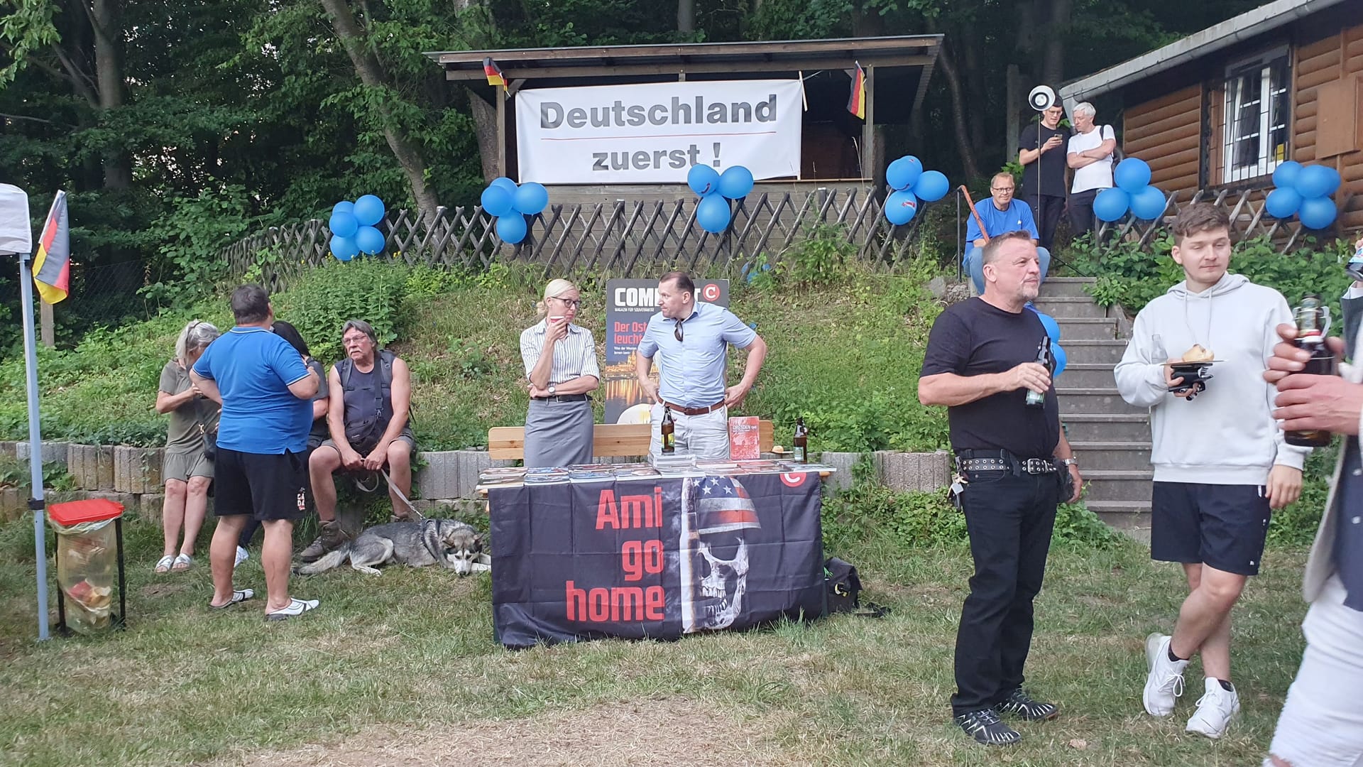 Gesichert rechtsextrem: Compact-Stand auf der Wahlparty in der Frankenbaude.