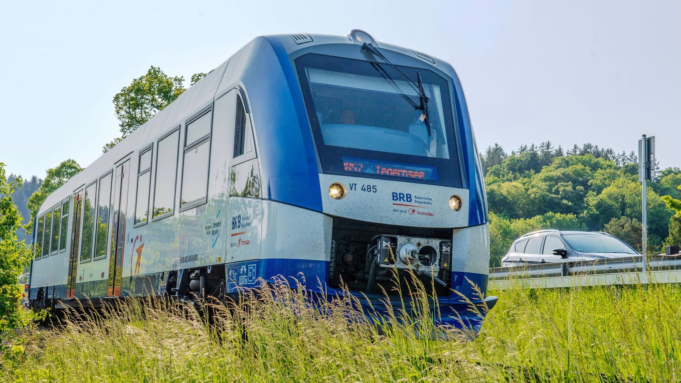 Die Züge der Bayerischen Regionalbahn (BRB) verkehren zurzeit außerplanmäßig (Symbolbild): Offenbar ist auch der überregionale Bahnverkehr gesperrt.