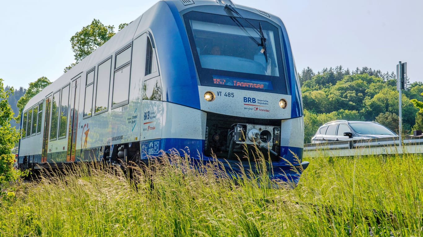 Die Züge der Bayerischen Regionalbahn (BRB) verkehren zurzeit außerplanmäßig (Symbolbild): Offenbar ist auch der überregionale Bahnverkehr gesperrt.