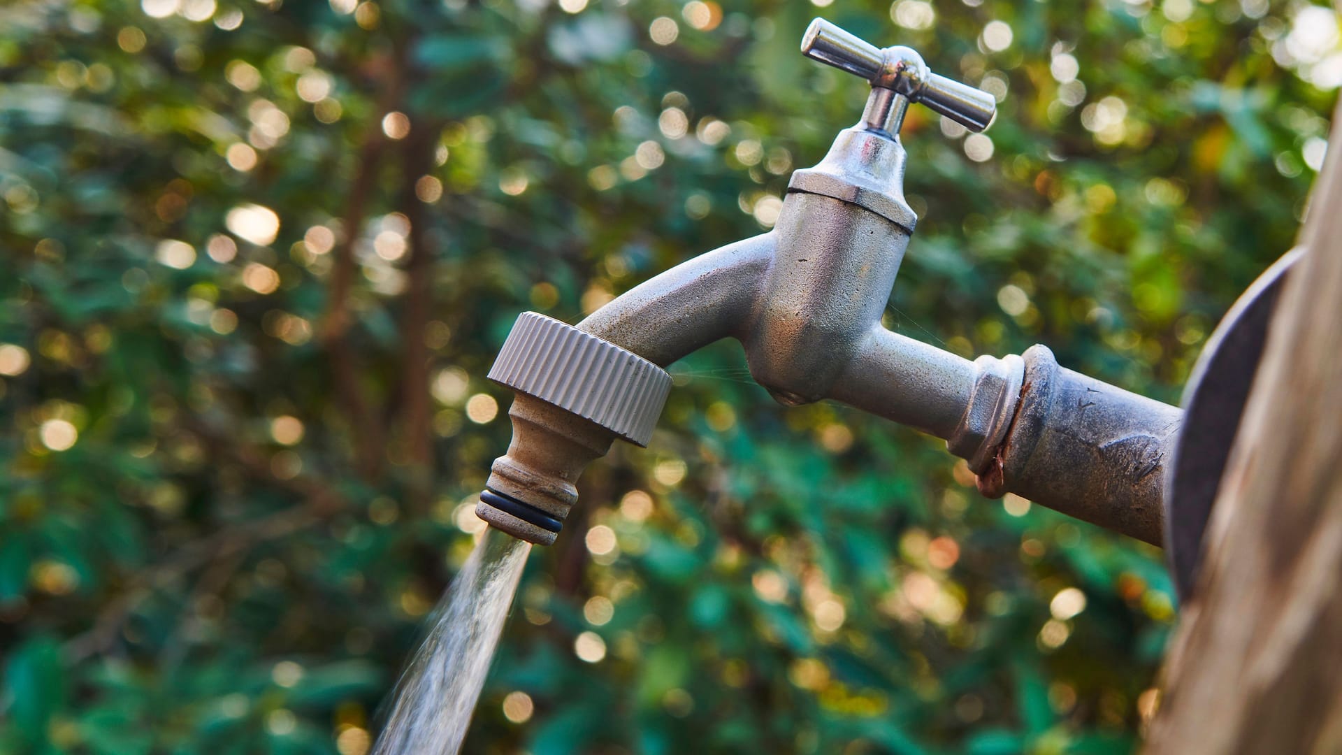 Wasserhahn (Symbolbild): Die Preise für Wasser könnten in Zukunft steigen.