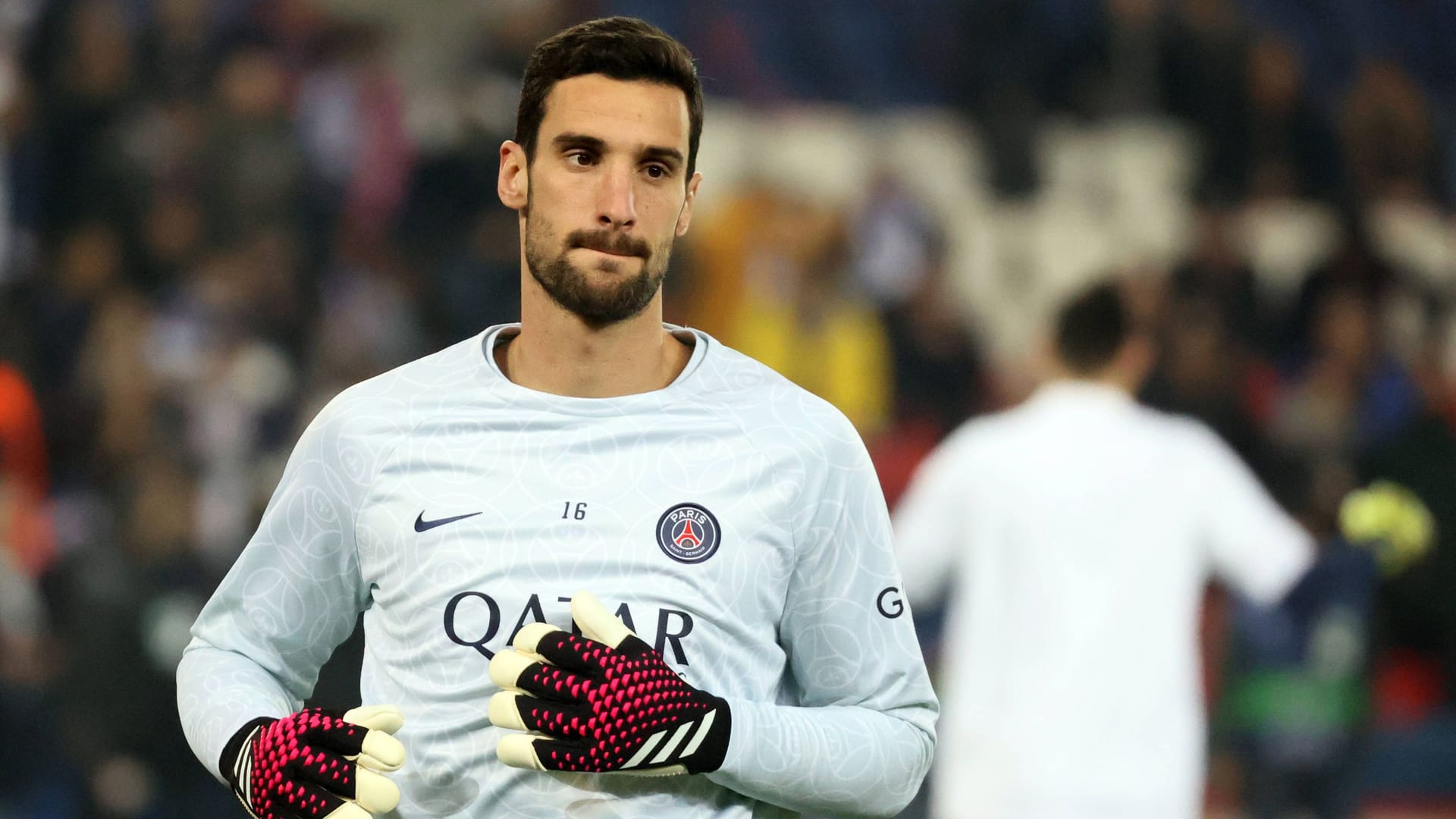 Sergio Rico: Der verunfallte Keeper von Paris Saint-Germain scheint auf dem Weg der Besserung. Sergio Rico: Der verunfallte Keeper von Paris Saint-Germain scheint auf dem Weg der Besserung.