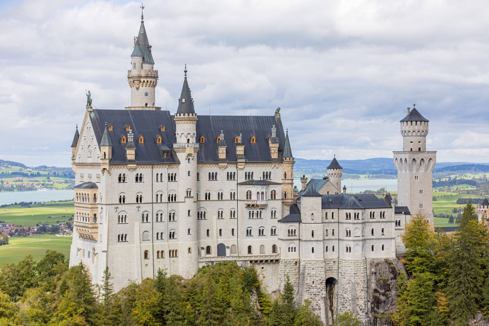 Idylle in Bayern: Das Schloss Neuschwanstein ist eines der beliebtesten Touristenziele in Deutschland.