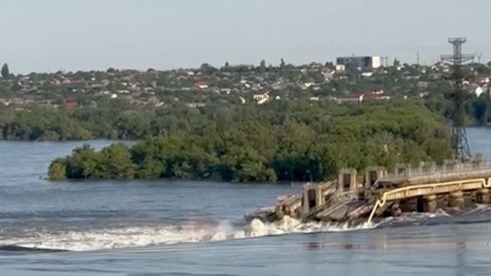 Kachowka-Staudamm nach seiner Zerstörung: Der Wasserpegel des Stausees soll auf Rekordhoch gewesen sein.