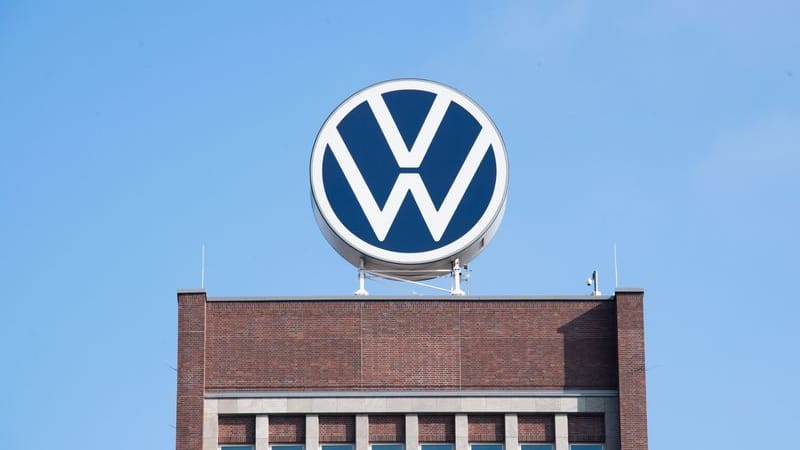 Wegen schwächelndem Absatz: VW drosselt Produktion von E-Autos