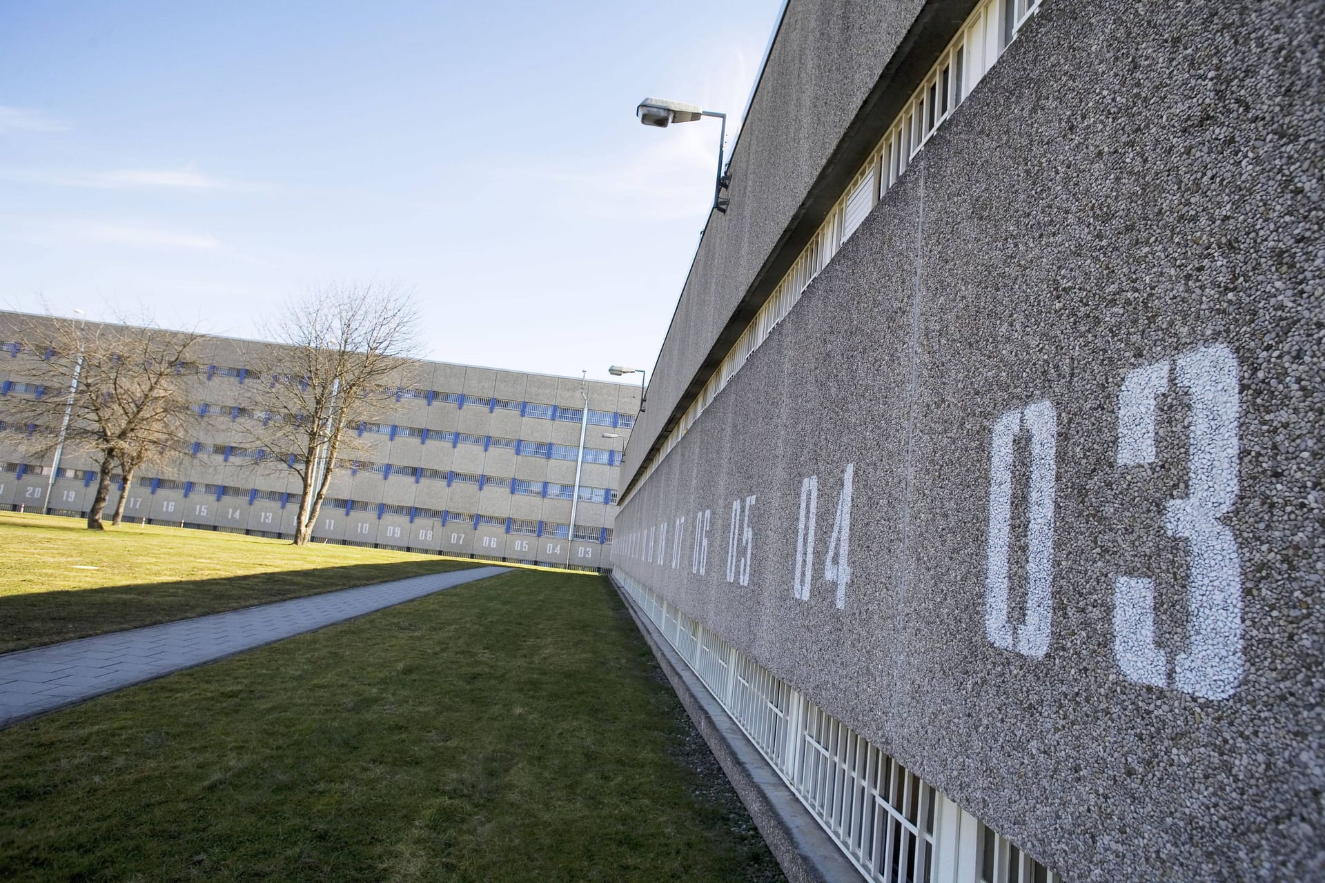 Eine Gefangener setzte im Münchner Süden eine Zelle in Brand (Symbolbild): Er musste auf die Krankenstation gebracht werden.