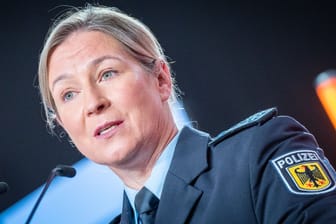 Claudia Pechstein: Die Eisschnellläuferin und Bundespolizistin trat auf einer CDU-Veranstaltung in ihrer Polizeiuniform auf.