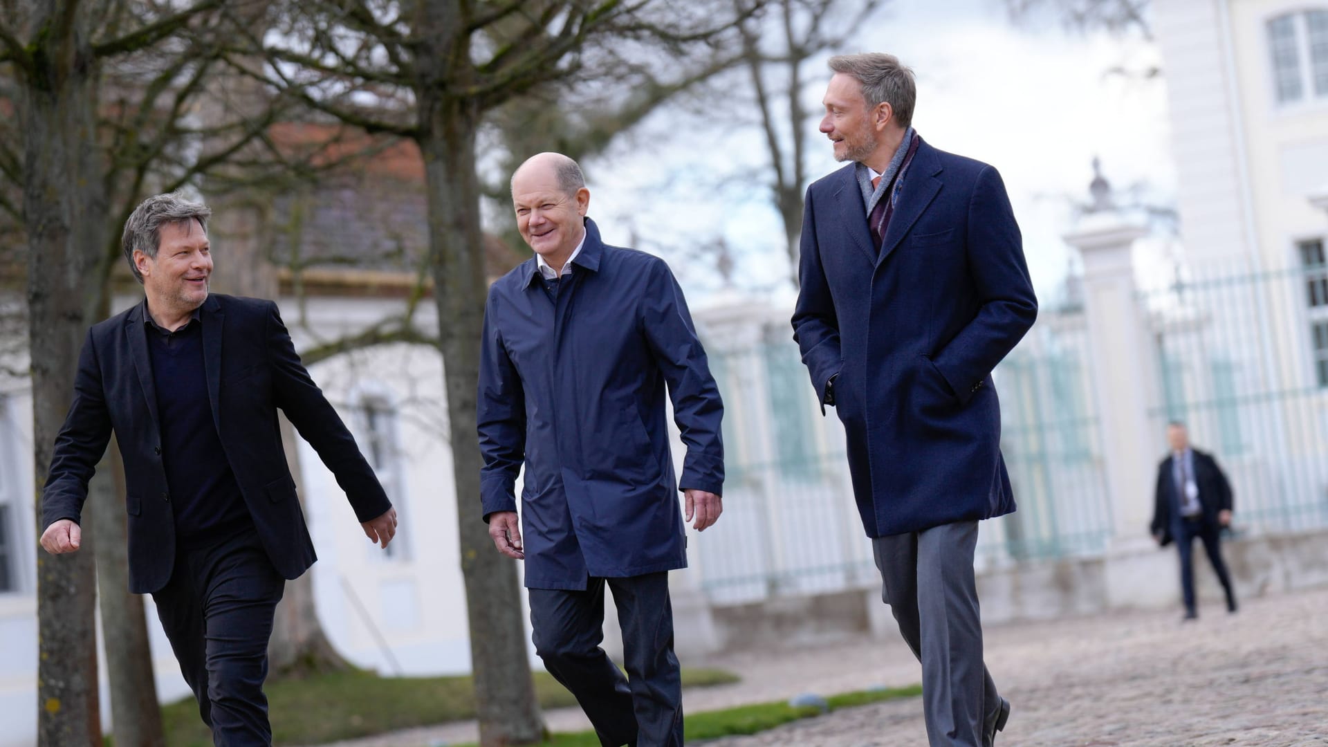 Wirtschaftsminister Habeck, Bundeskanzler Scholz und Finanzminister Lindner (v.l.n.r.): Mittlerweile ist die Stimmung in der Ampel nicht mehr so gut.