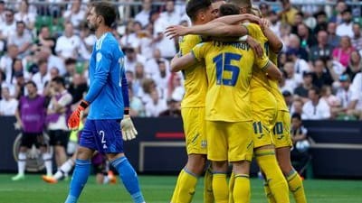 Kevin Trapp: Ohne dass er sich überhaupt einmal auszeichnen konnte, musste der Frankfurter nach 23 Minuten bereits zwei Mal hinter sich greifen. Bei den Gegentreffern macht- und schuldlos. Auch im zweiten Durchgang kaum mit Gelegenheiten sich auszuzeichnen, verhinderte noch das 1:4 (75.). Note 3