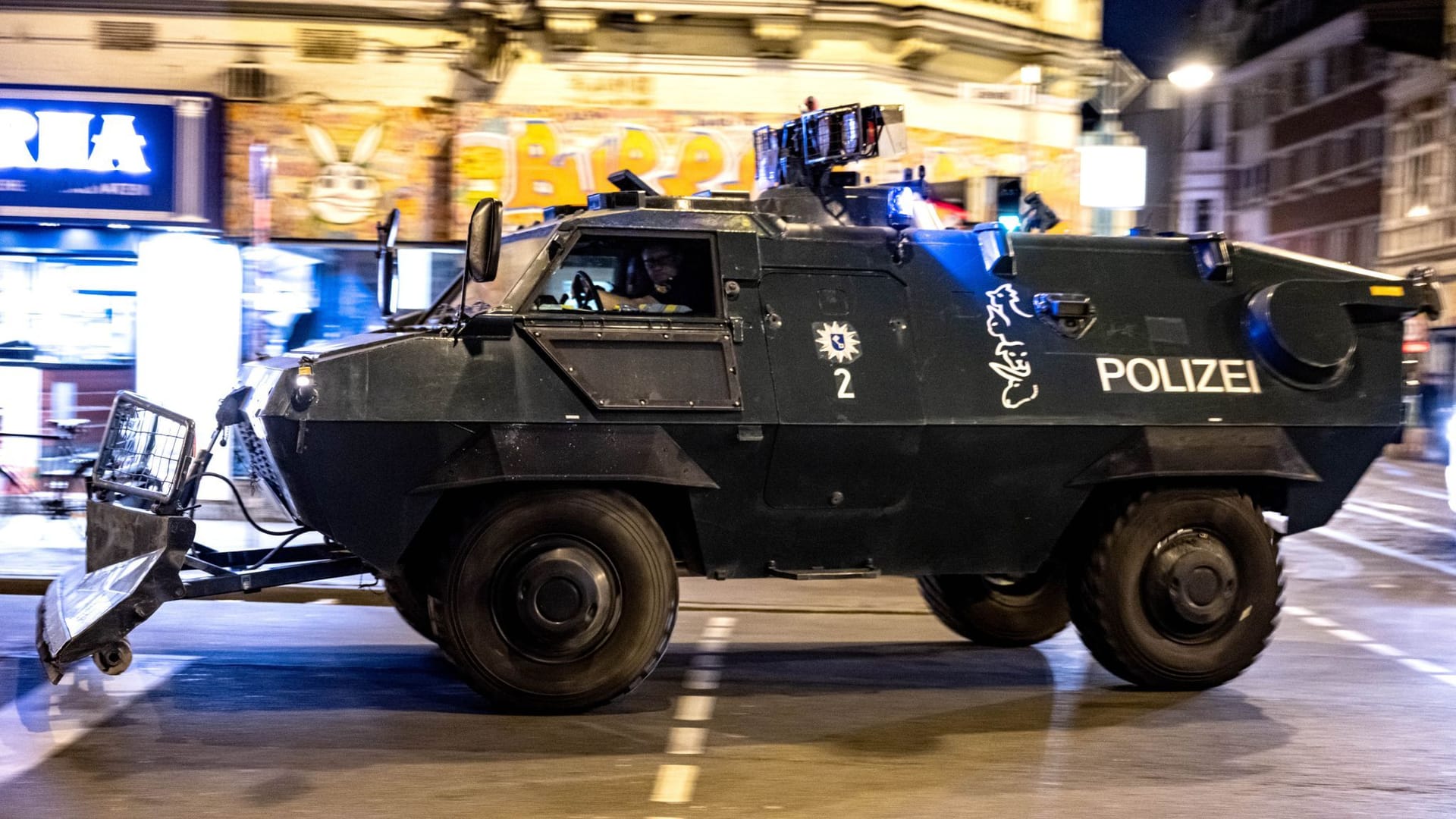 Die Polizei war in der Bremer Innenstadt mit schwerem Gerät im Einsatz.